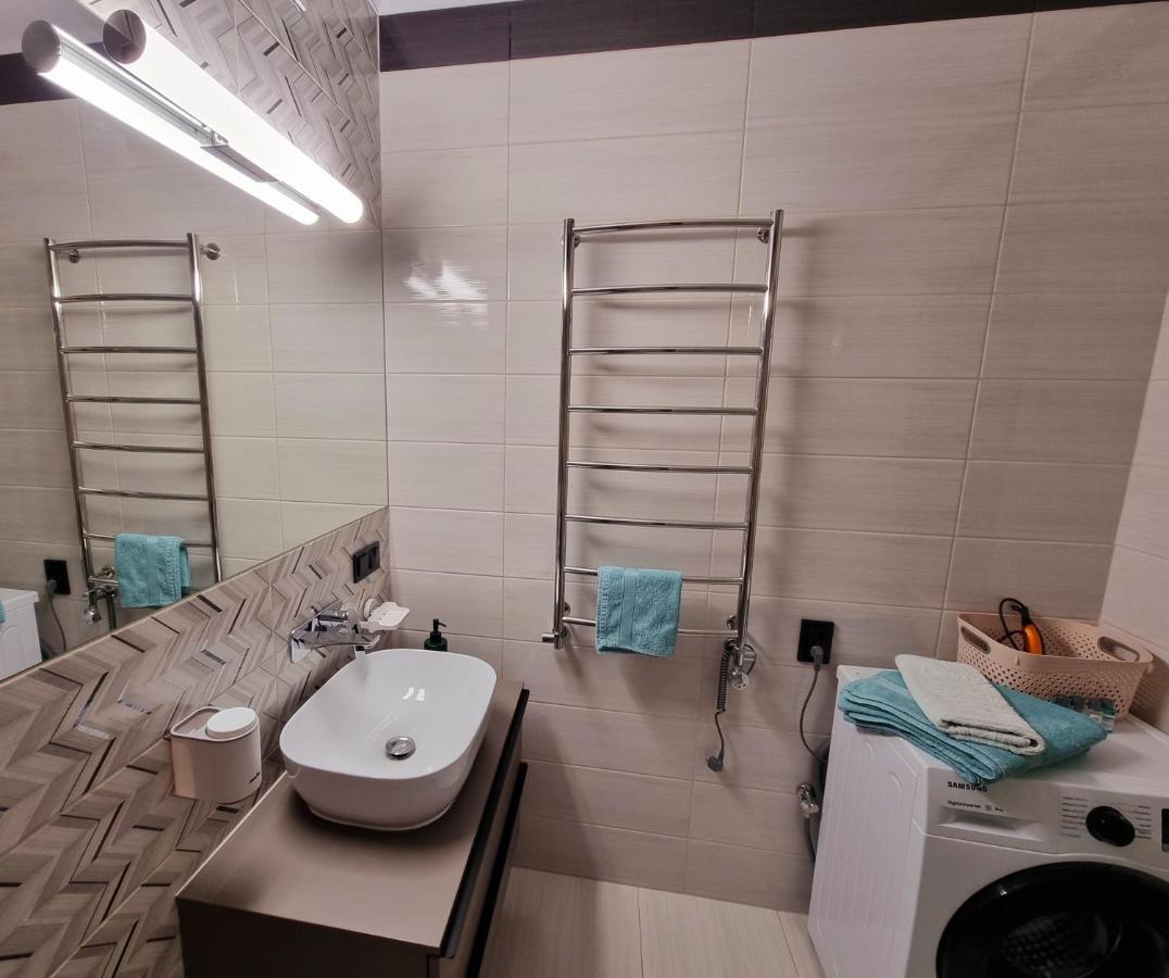 Dream Town,залізничний вокзал Apartment *